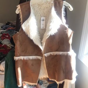 Hollister Furry camel vest